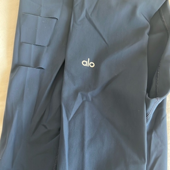 ALO Yoga Pants - ALO cutout leggings navy blue size small